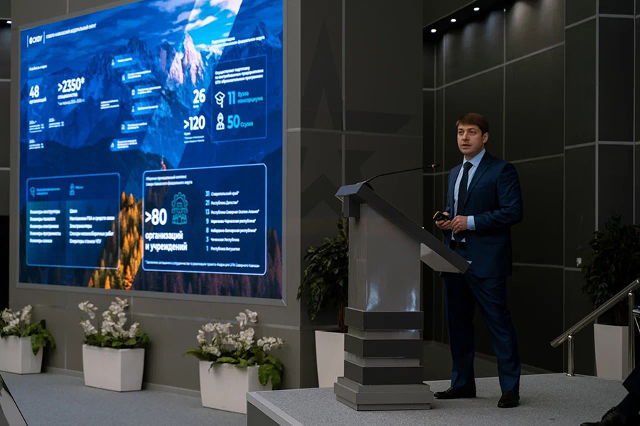 kadry_dlya_opk_severnogo_kavkaza_skfu_prezentoval_proekt_na_forume_armiya_2024_ncfu_ru_03.jpg