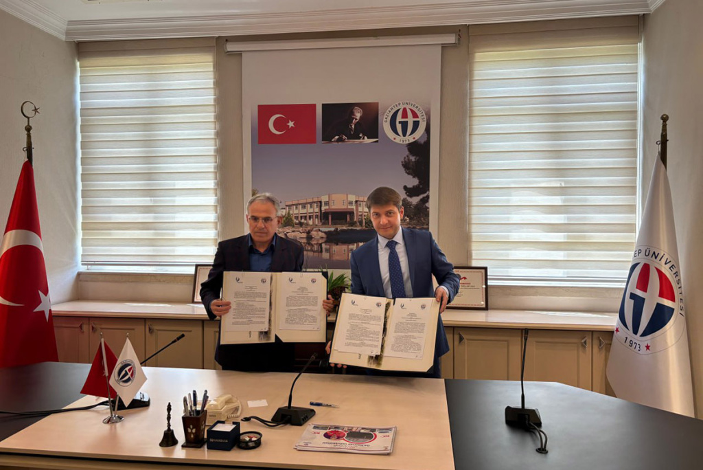 innovacii-v-oblasti-pishchevyh-biotekhnologij-rossijskie-i-tureckie-uchenye-sozdayut-linejku-produktov-aktivnogo-dolgoletiya-ncfu-ru-01 (1).jpg