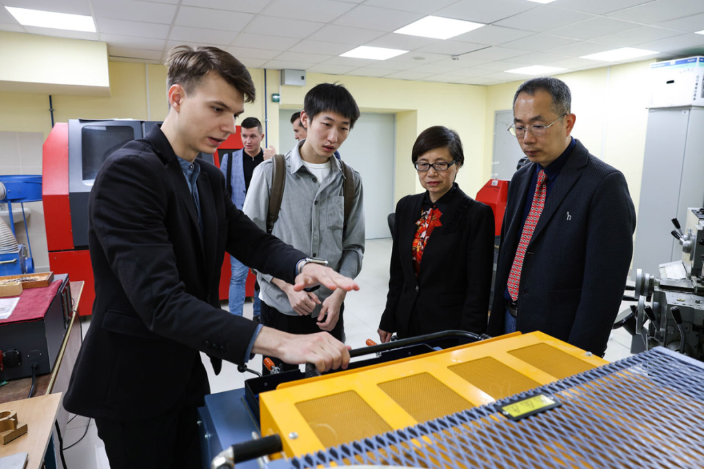 skfu-stal-centrom-obsuzhdeniya-innovacij-i-perspektiv-v-himicheskoj-otrasli-ncfu-ru-01 (2).jpg skfu-stal-centrom-obsuzhdeniya-innovacij-i-perspektiv-v-himicheskoj-otrasli-ncfu-ru-01 (2).jpg