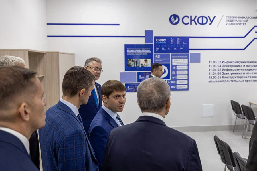 skfu-i-zavod-signal-gk-rostekh-zapustili-centr-podgotovki-inzhenerov-novogo-pokoleniya-ncfu-ru-01 (7).jpg