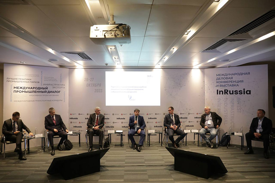 podgotovku-inzhenernyh-kadrov-obsudili-na-mezhdunarodnoj-delovoj-konferencii-ncfu-ru-01 (4).jpg