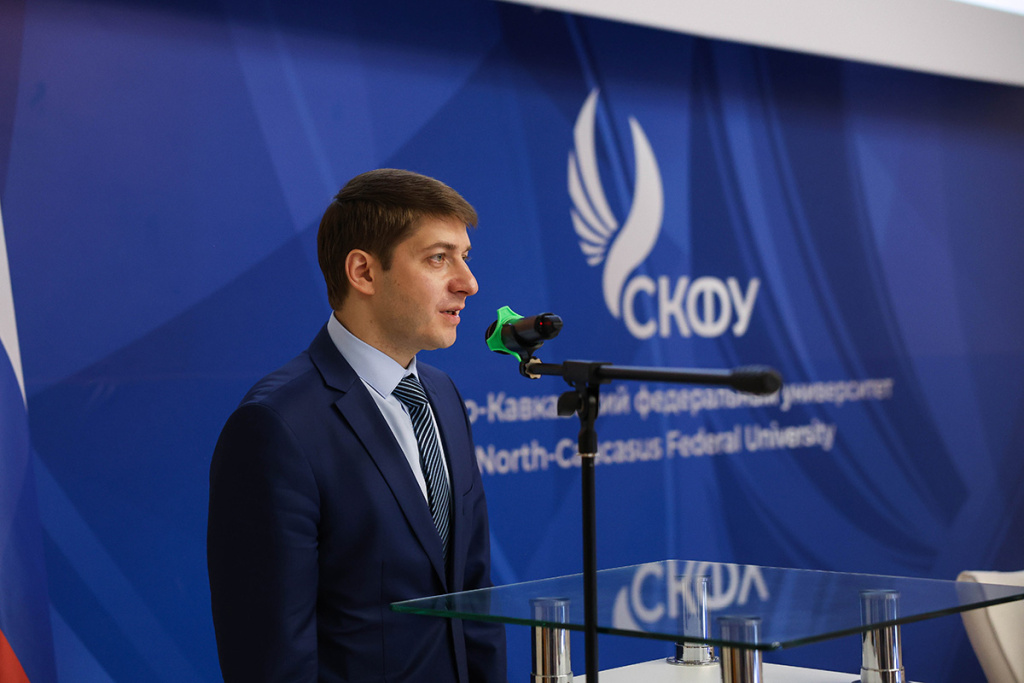 molodezhnye-lidery-rossii-i-azerbajdzhana-gotovyat-sovmestnye-proekty-na-baze-skfu-ncfu-ru-01 (3).jpg