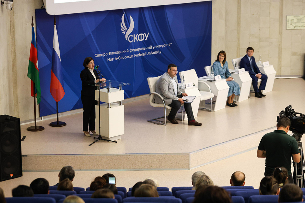 molodezhnye-lidery-rossii-i-azerbajdzhana-gotovyat-sovmestnye-proekty-na-baze-skfu-ncfu-ru-01 (2).jpg