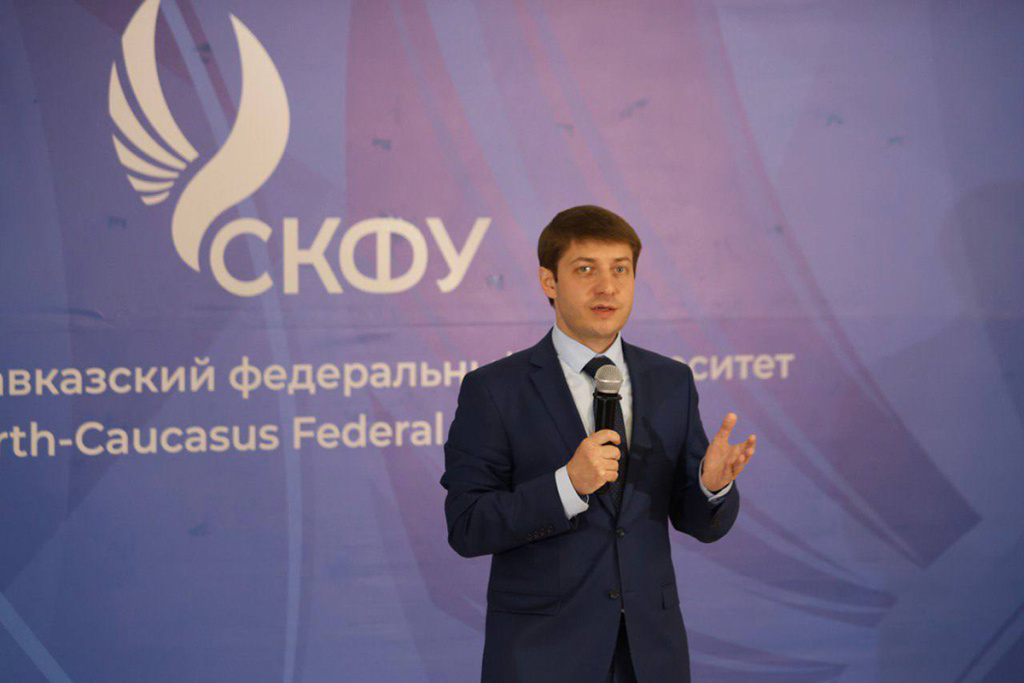 zamestitel-ministra-nauki-i-vysshego-obrazovaniya-rossii-otkryl-v-skfu-regionalnyj-studencheskij-mediacentr-ncfu-ru-01 (5).jpg