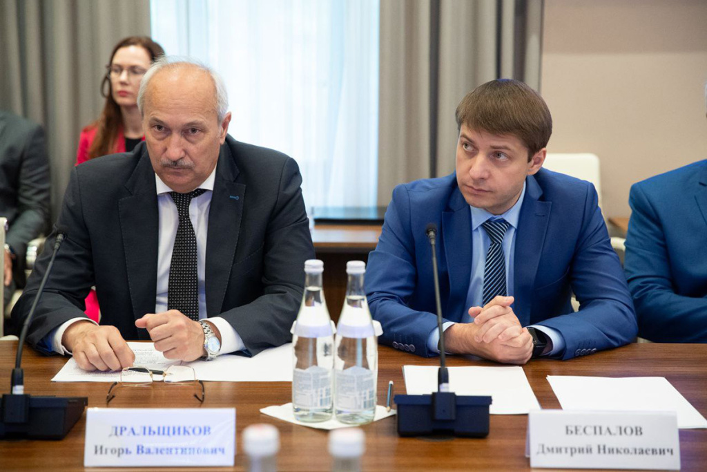 kadry-tekhnologii-resursy-podderzhku-oboronno-promyshlennogo-kompleksa-obsudili-v-kchr-ncfu-ru-01.jpg