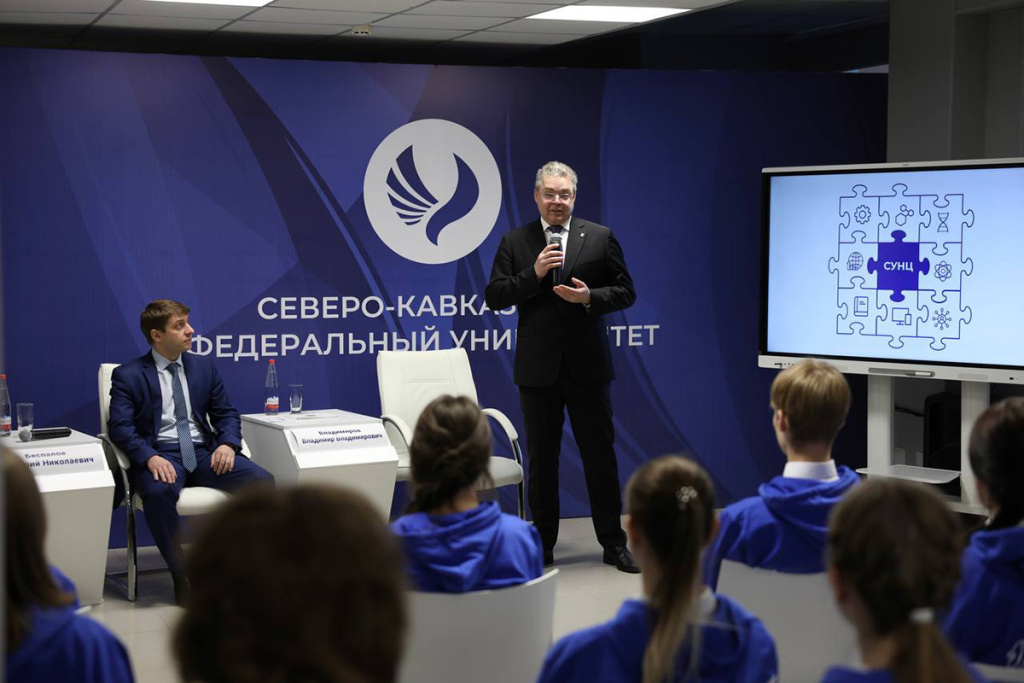 budushchee-nauki-v-nadezhnyh-rukah-ucheniki-sunc-predstavili-proryvnye-proekty-ncfu-ru-01 (5).jpg