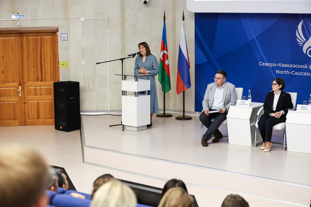 molodezhnye-lidery-rossii-i-azerbajdzhana-gotovyat-sovmestnye-proekty-na-baze-skfu-ncfu-ru-01 (4).jpg
